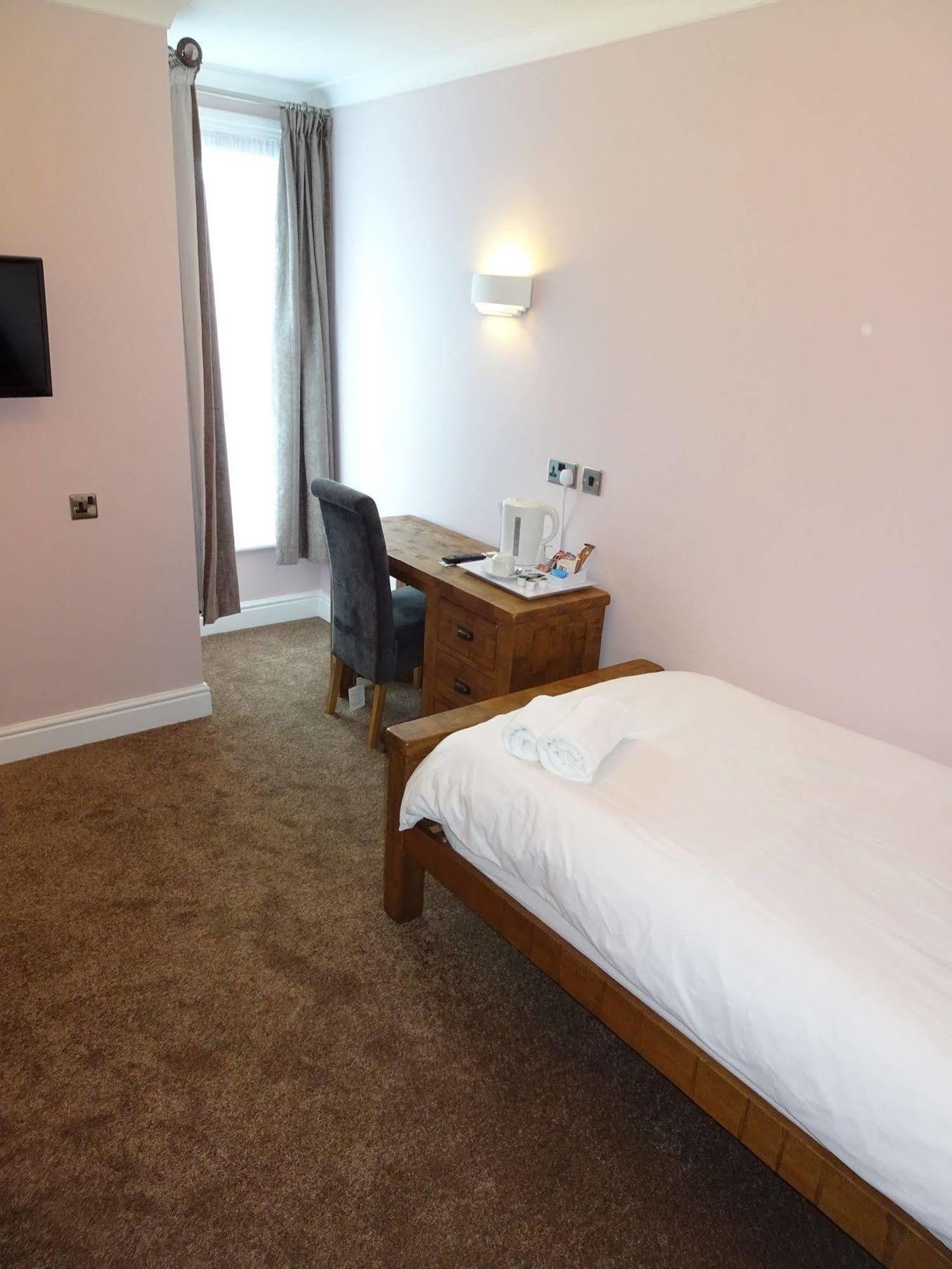 Fernbank Hotel Basingstoke Ngoại thất bức ảnh
