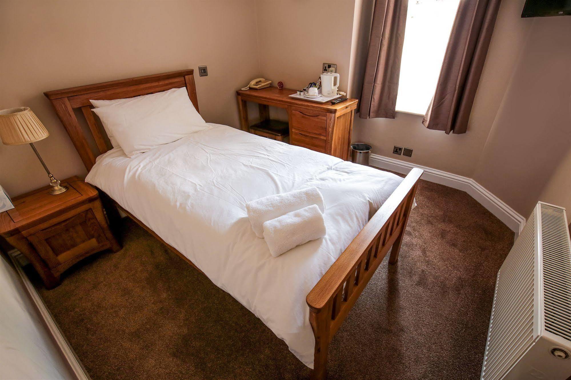 Fernbank Hotel Basingstoke Ngoại thất bức ảnh