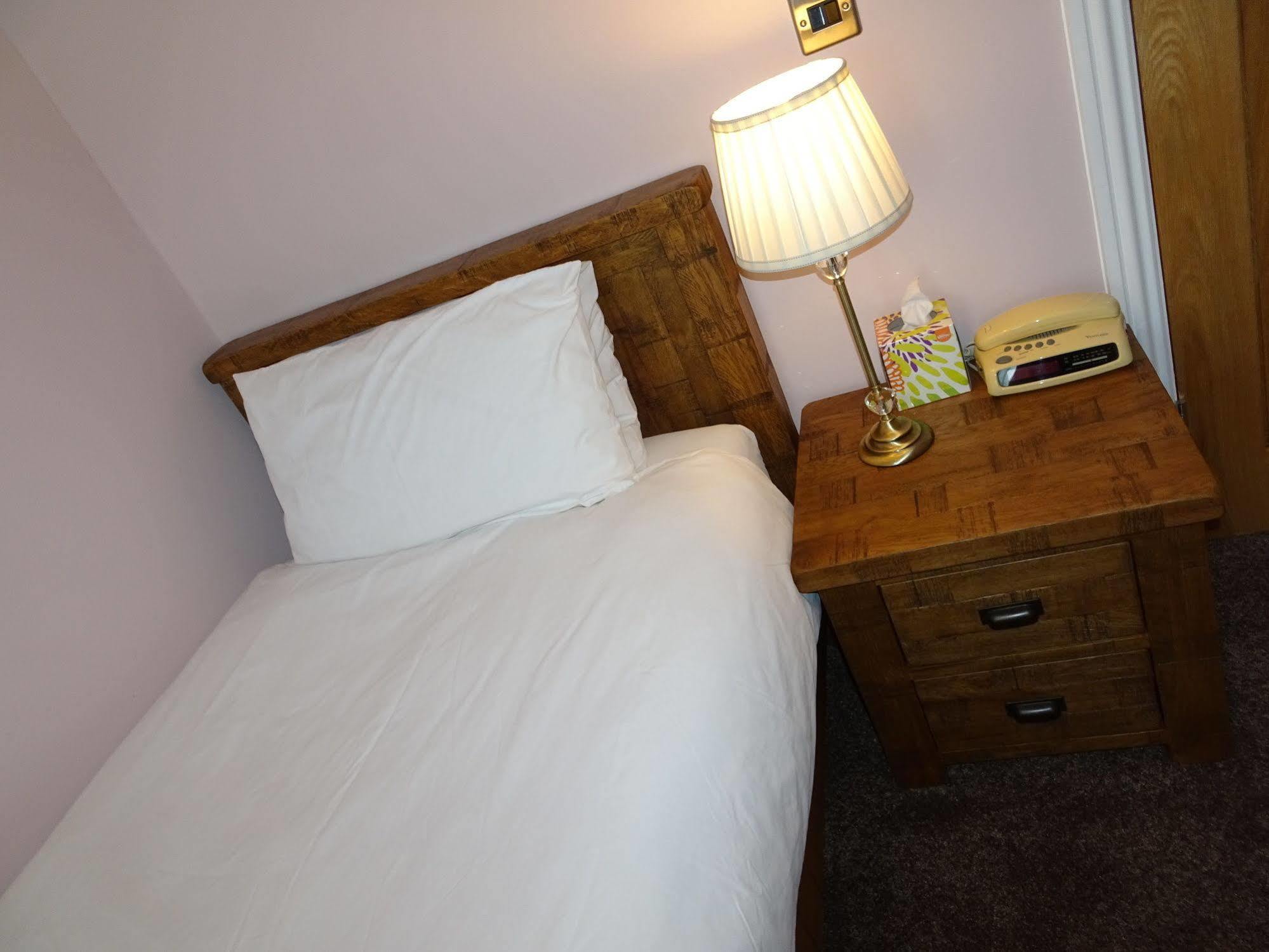 Fernbank Hotel Basingstoke Ngoại thất bức ảnh