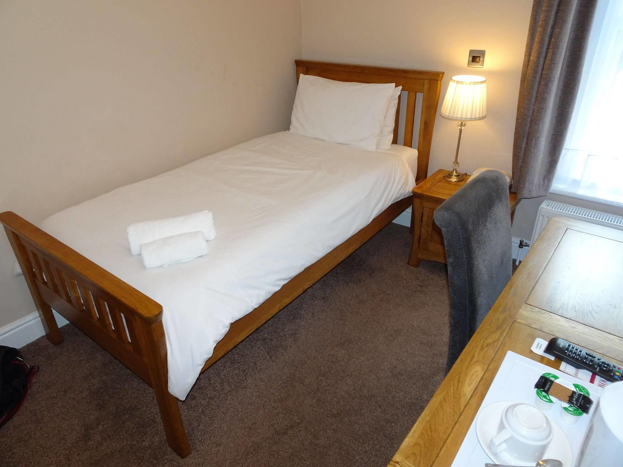 Fernbank Hotel Basingstoke Ngoại thất bức ảnh